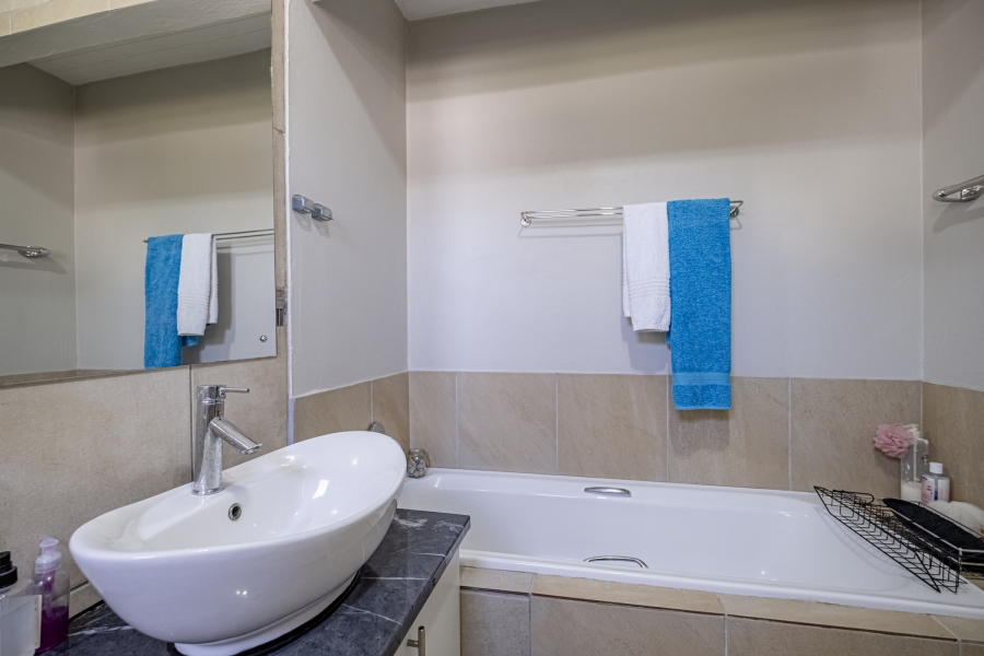 4 Bedroom Property for Sale in Summerstrand Eastern Cape